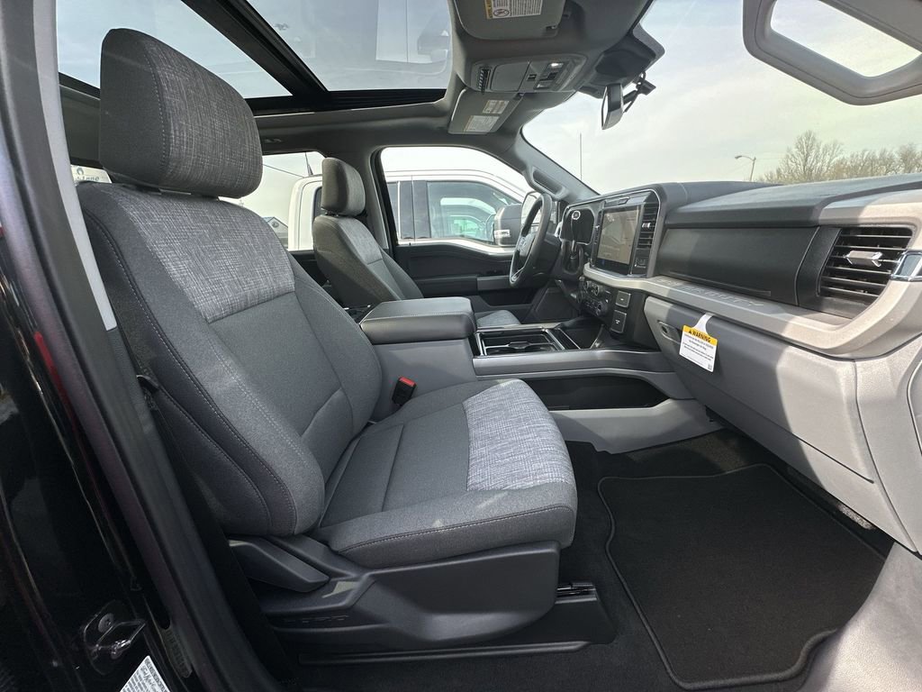 New 2026 Ford F250 XLT w/ XLT Premium Package AWD/4WD image 17