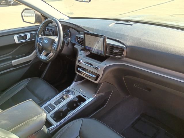 Used 2023 Ford Explorer XLT w/ Equipment Group 202A image 3