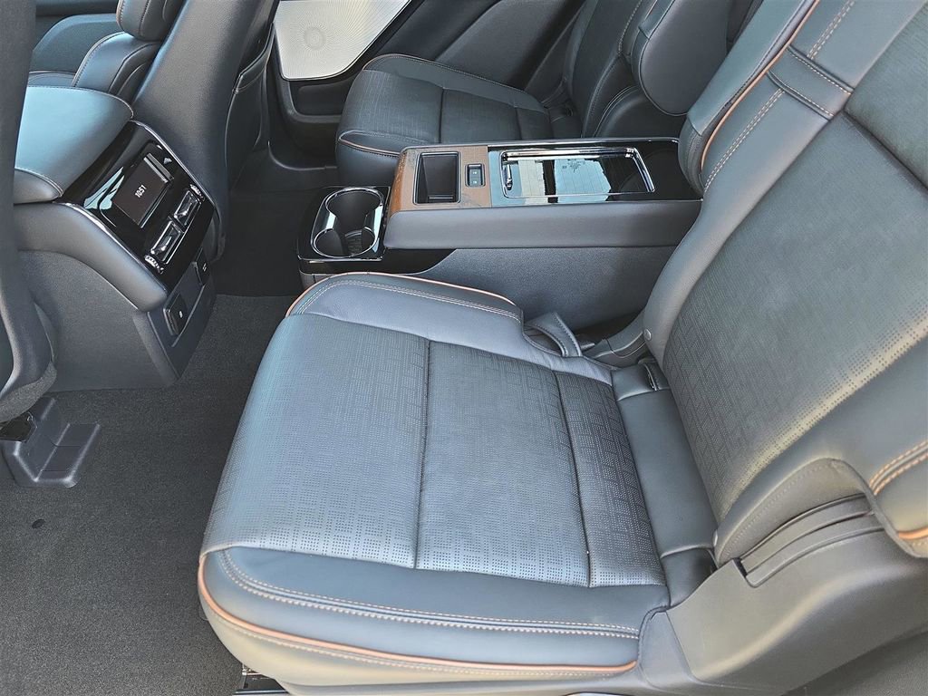New 2025 Lincoln Aviator Black Label image 15