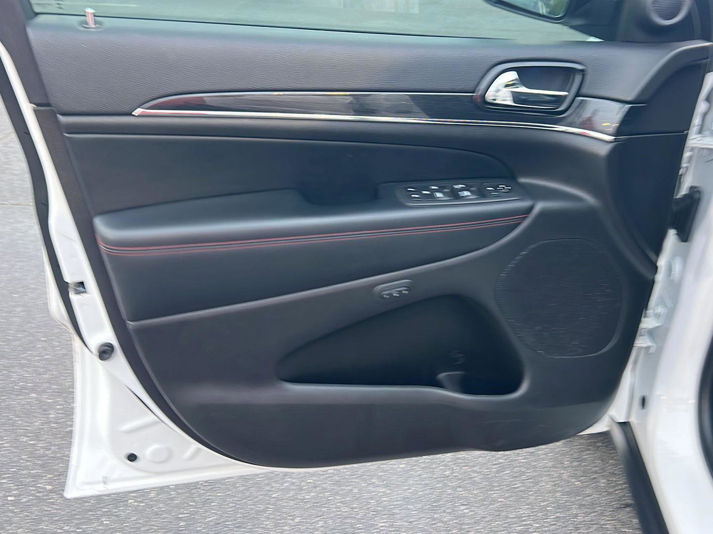 Used 2021 Jeep Grand Cherokee Trailhawk w/ Trailhawk Luxury Group image 17