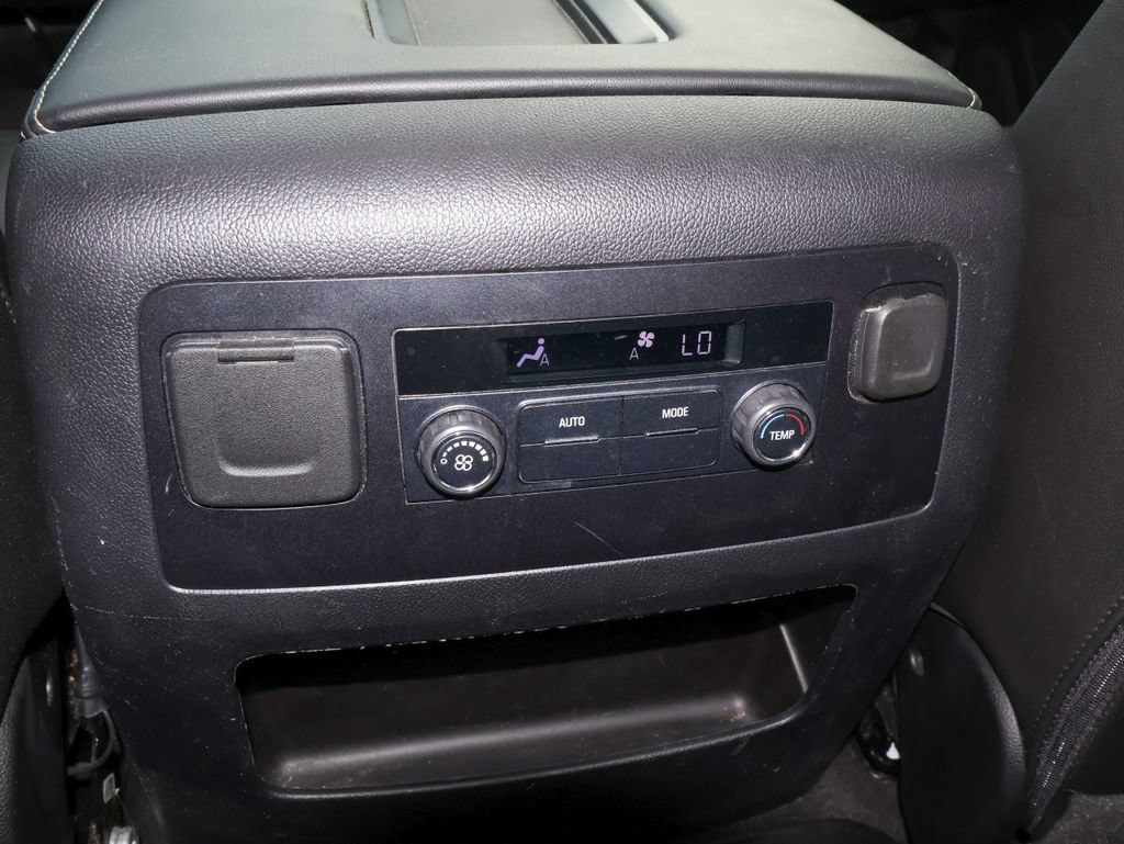Used 2018 GMC Yukon SLT AWD/4WD image 14