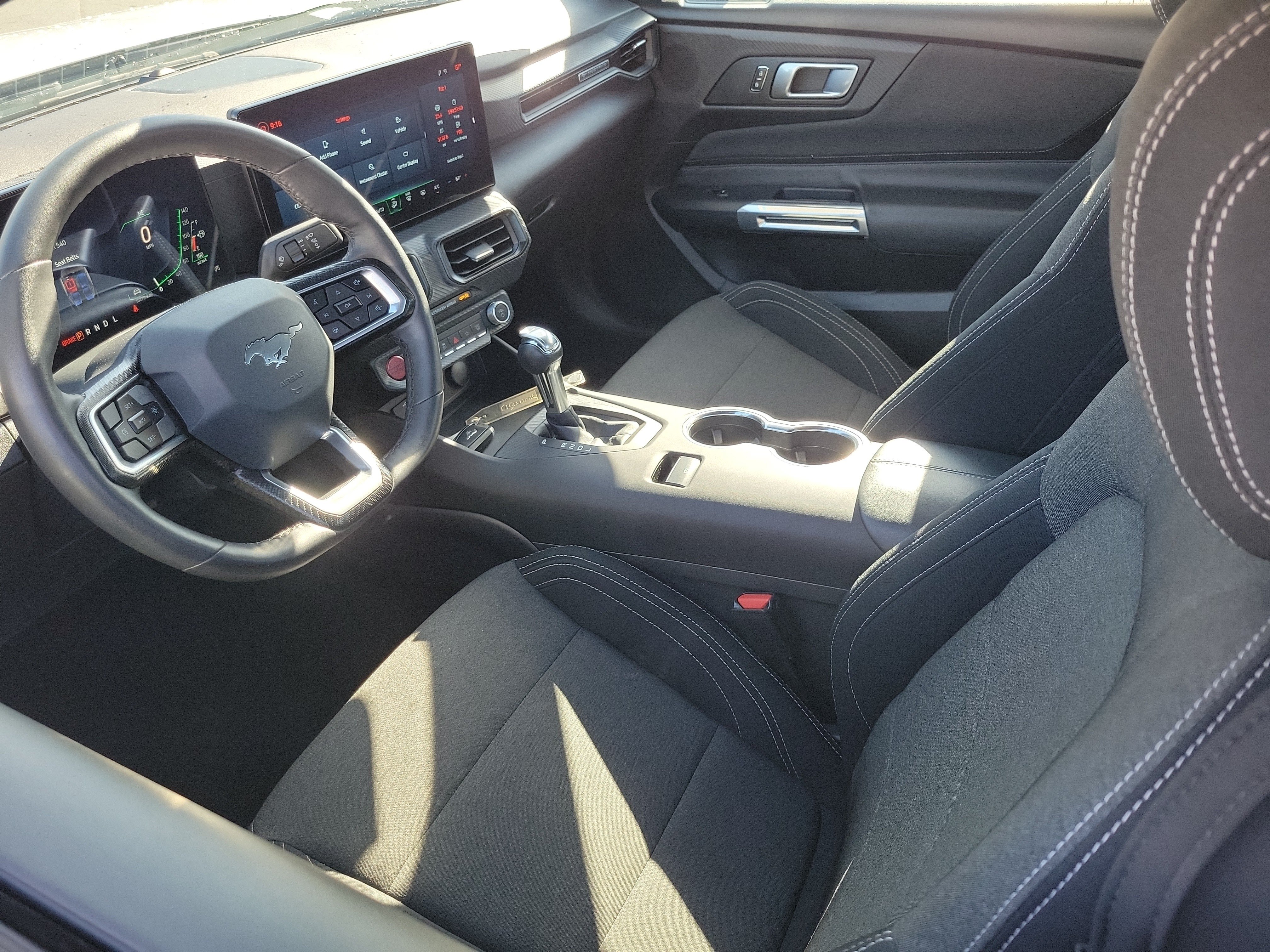 Used 2025 Ford Mustang Coupe RWD image 3