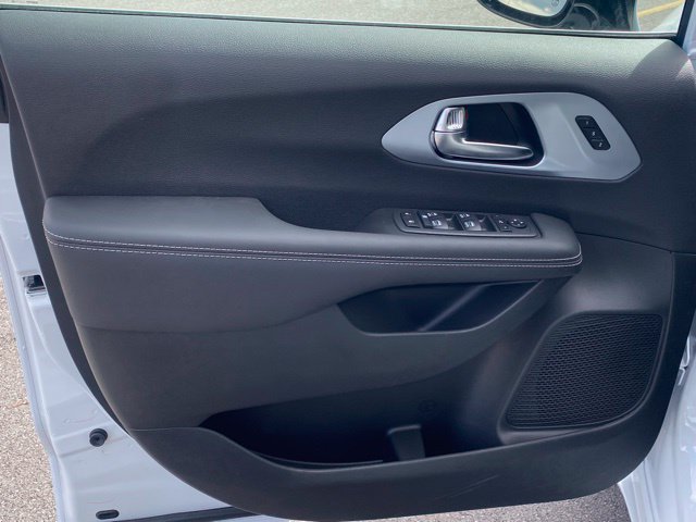 New 2026 Chrysler Pacifica Limited AWD/4WD image 12