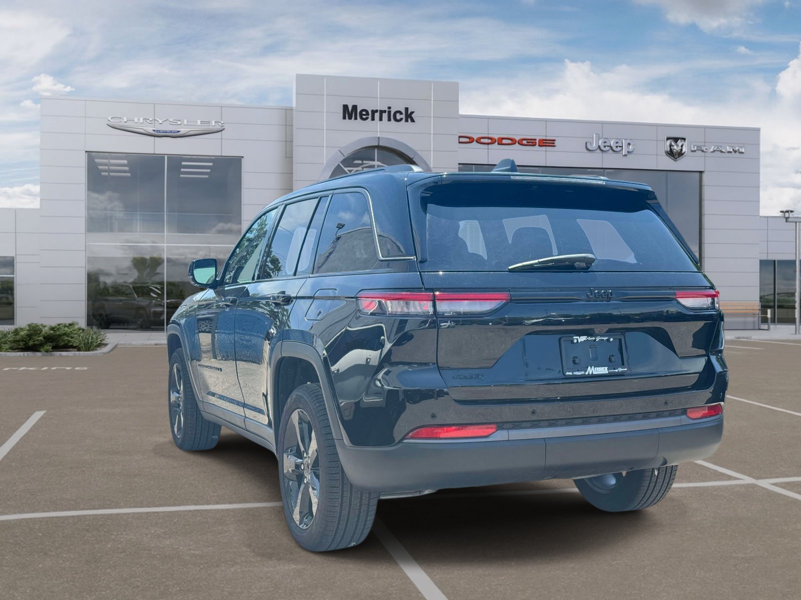 Used 2026 Jeep Grand Cherokee Limited w/ Limited Altitude Package AWD/4WD image 8