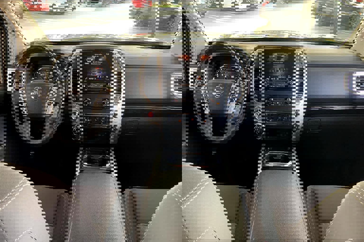 Used 2021 Nissan Titan SV w/ SV Convenience Package image 16