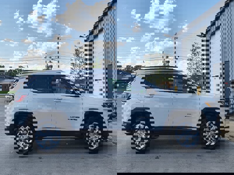 Used 2024 Jeep Compass Latitude image 7