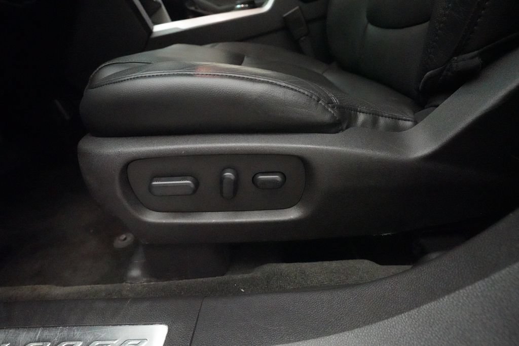 Used 2014 Ford Explorer Limited w/ Equipment Group 301A AWD/4WD image 31