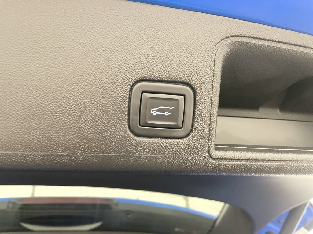 Used 2024 GMC Terrain SLE w/ Driver Convenience Package FWD image 28