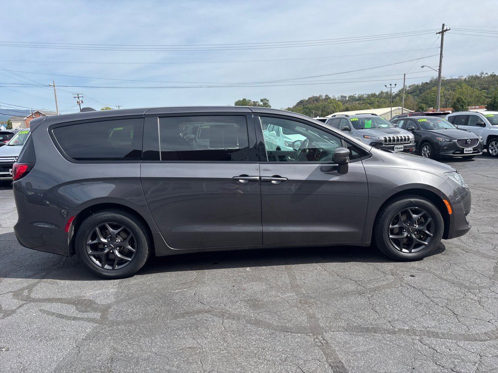 Used 2018 Chrysler Pacifica Touring Plus w/ S Appearance Package image 8