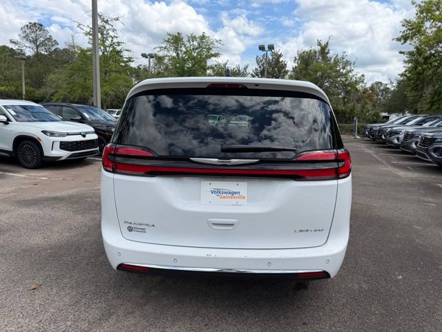 Used 2024 Chrysler Pacifica Limited FWD image 5