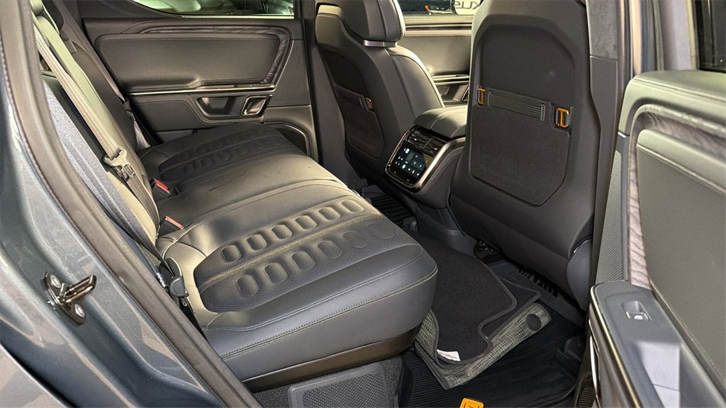 Used 2022 Rivian R1T Launch Edition image 12