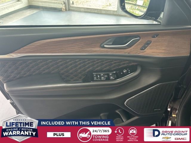 Used 2023 Jeep Grand Cherokee L Summit w/ Luxury Tech Group V image 17