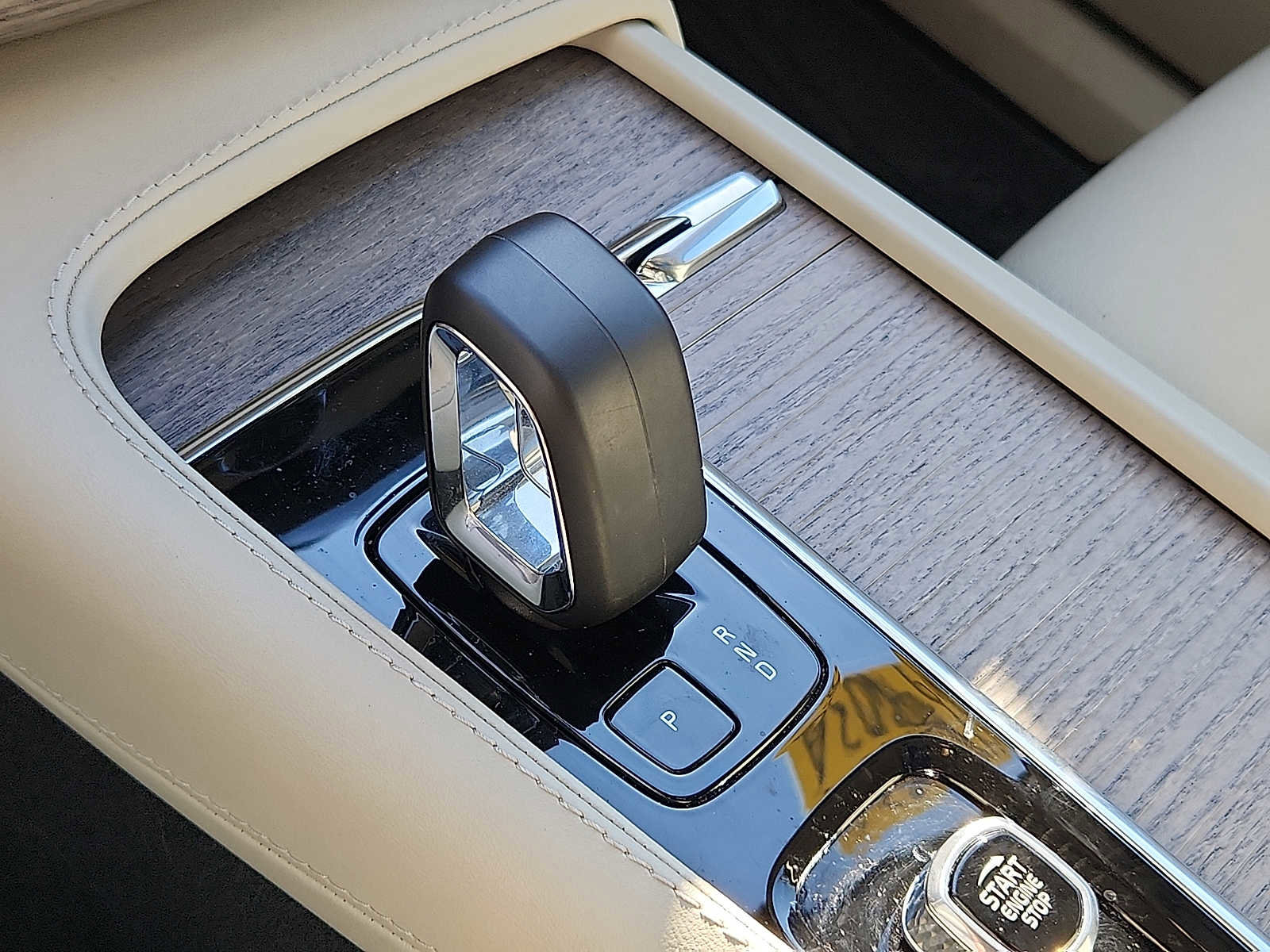 Certified 2023 Volvo XC90 B6 Plus w/ Protection Package Premier image 14