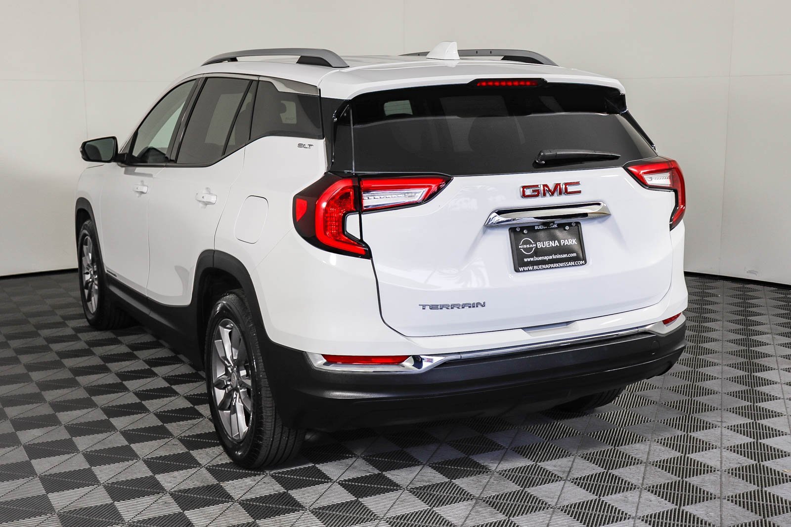 Used 2024 GMC Terrain SLT image 6