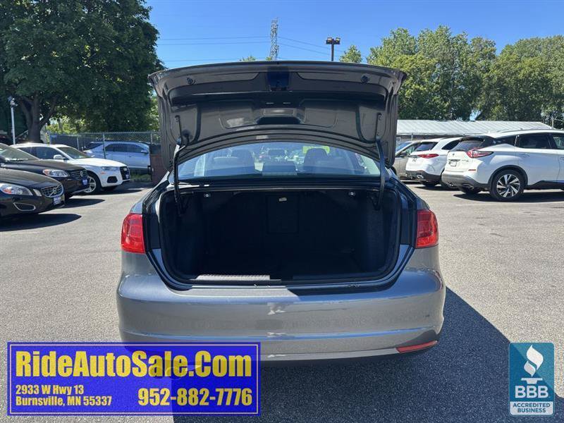 Used 2011 Volkswagen Jetta SE FWD image 26