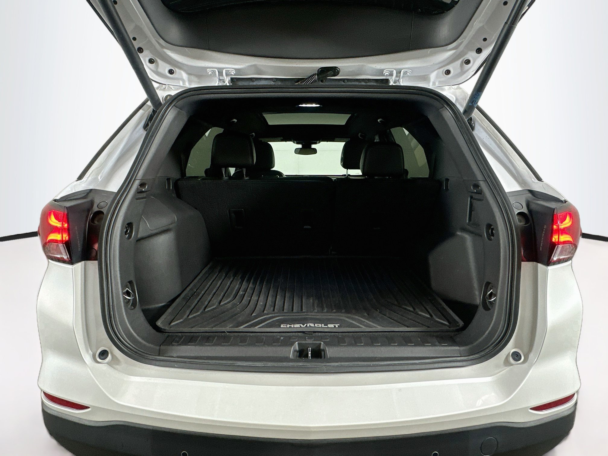 Used 2024 Chevrolet Equinox Premier FWD image 30