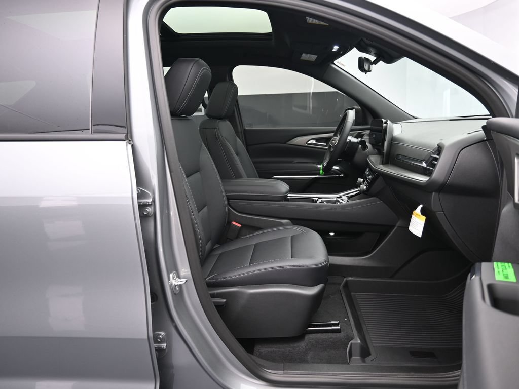 New 2026 Chevrolet Traverse LT w/ Sun and Wheel Package FWD image 35
