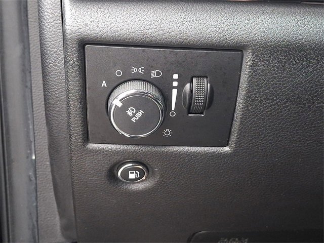 Used 2014 Jeep Grand Cherokee Overland w/ Advanced Technology Group image 30