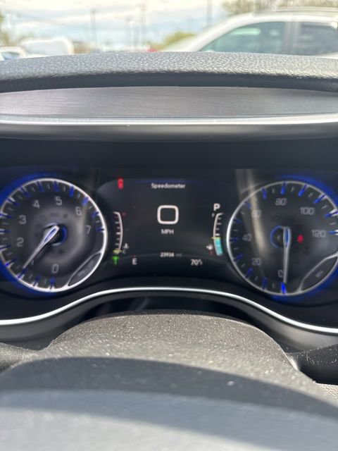 Used 2023 Chrysler Pacifica Limited w/ Uconnect Theater Family Group AWD/4WD image 2