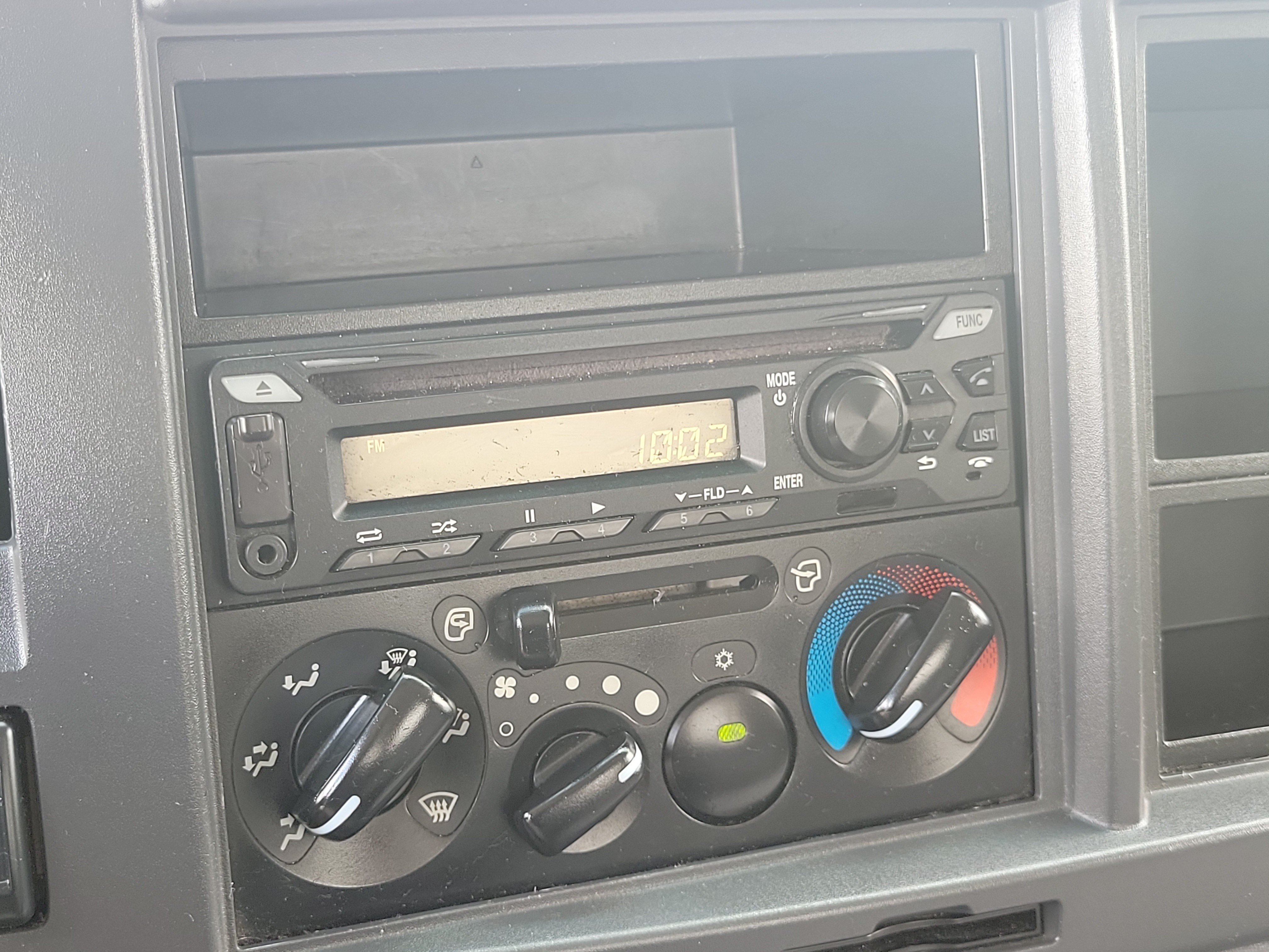 Used 2021 Isuzu NPR RWD image 29
