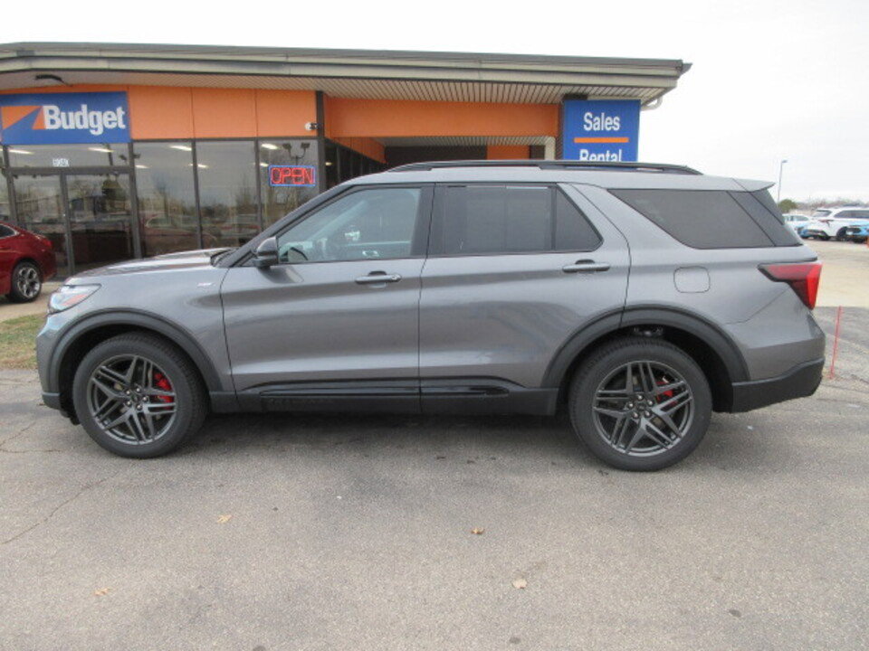 Used 2025 Ford Explorer ST-Line w/ Premium Package image 2