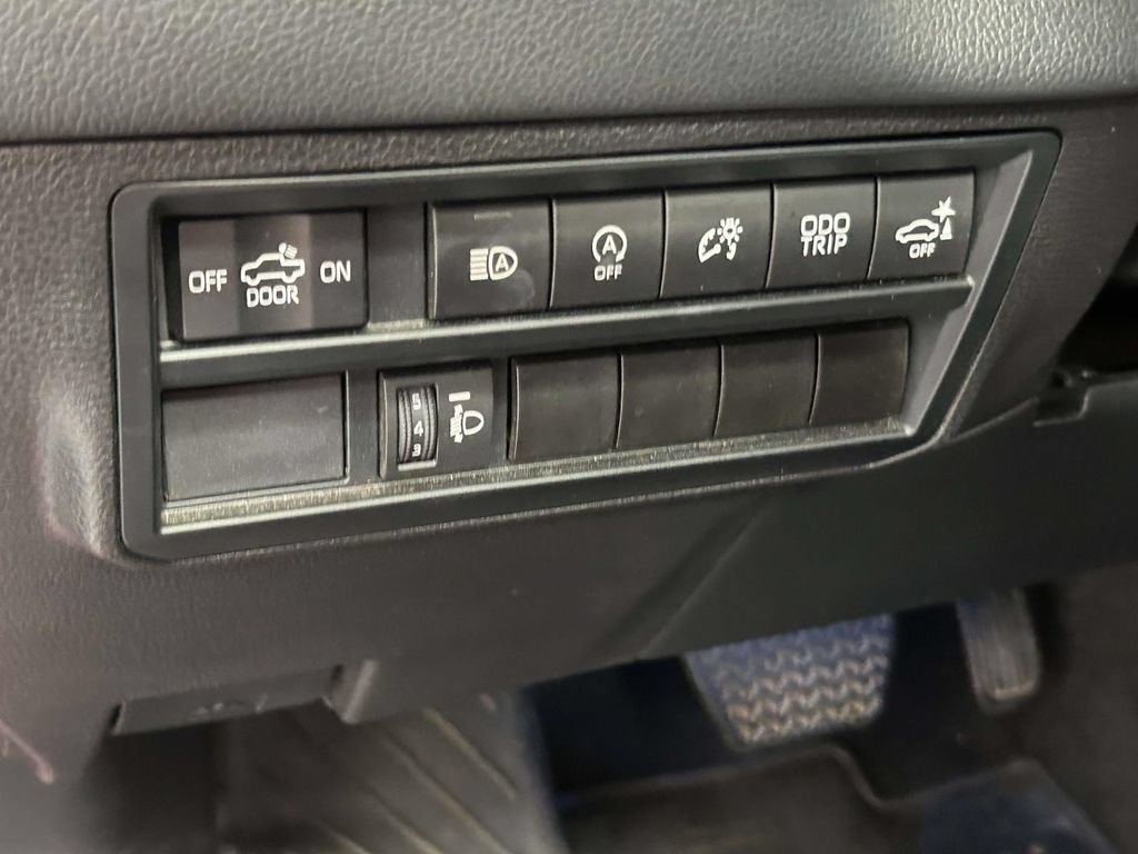 Used 2024 Toyota Tundra Limited AWD/4WD image 19