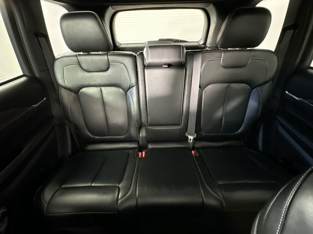 Used 2022 Jeep Grand Cherokee Overland AWD/4WD image 13