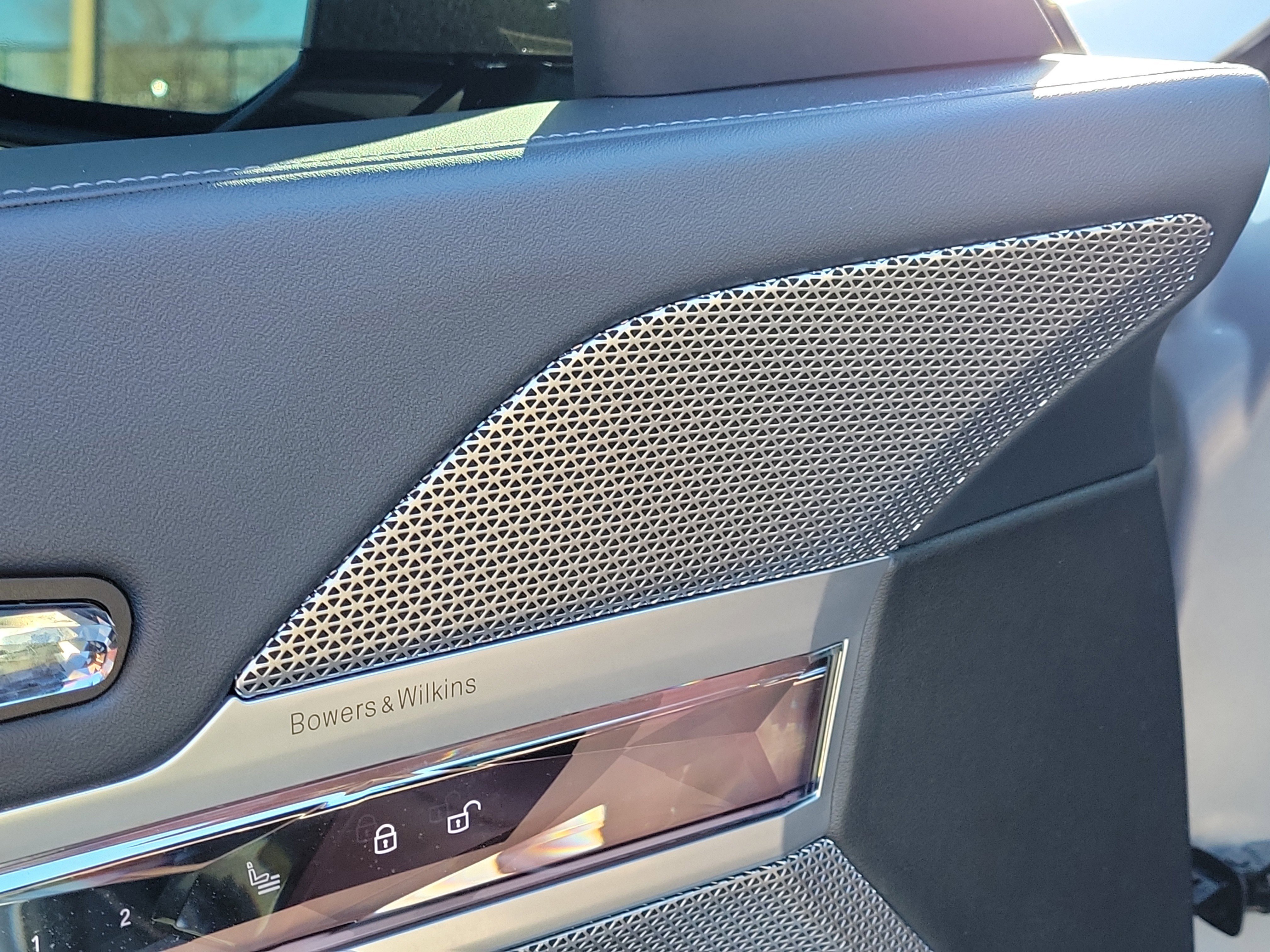 Used 2023 BMW 740i image 18