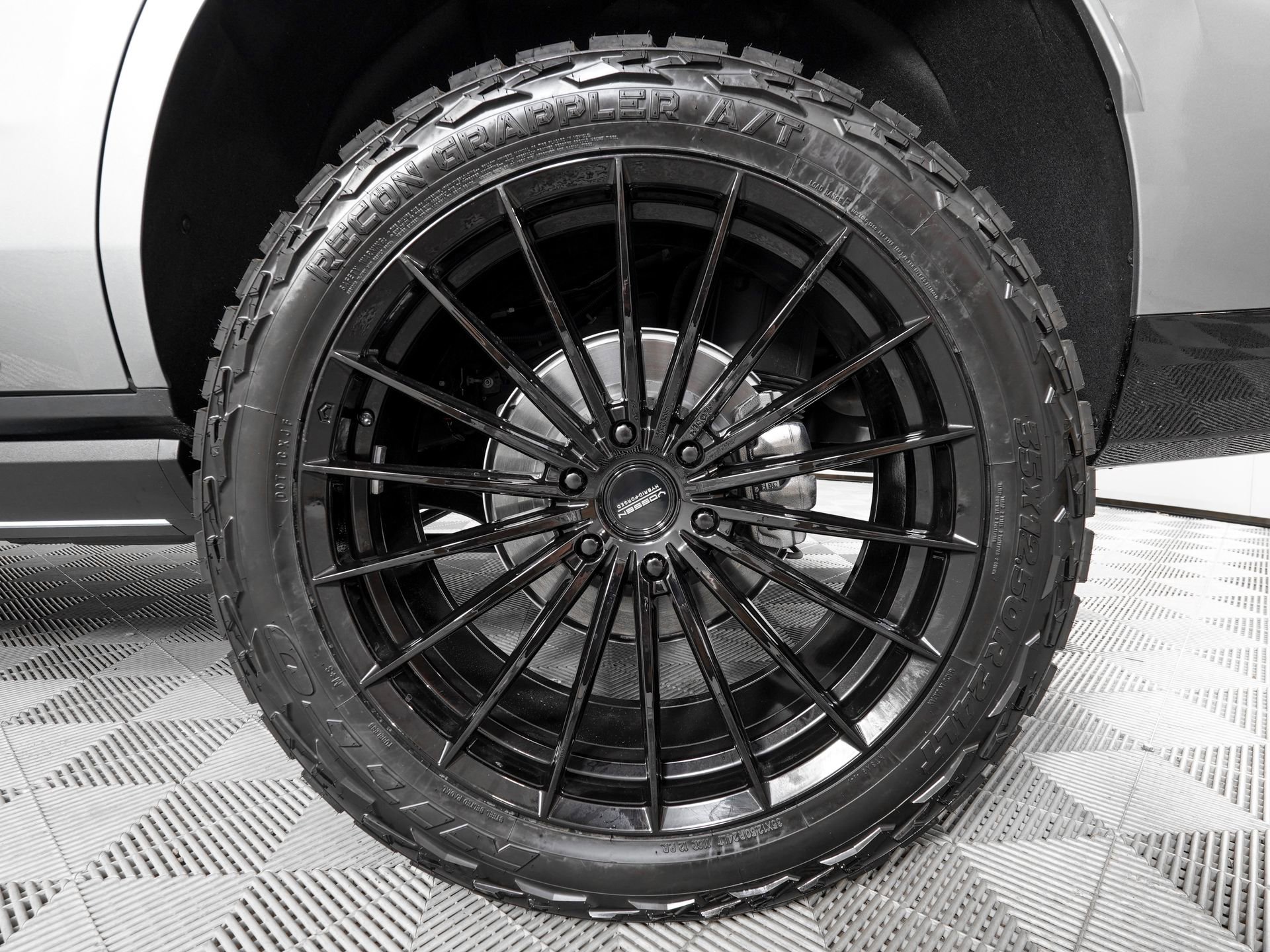 Used 2026 Cadillac Escalade Platinum Sport w/ LPO, Floor Liner Package AWD/4WD image 35