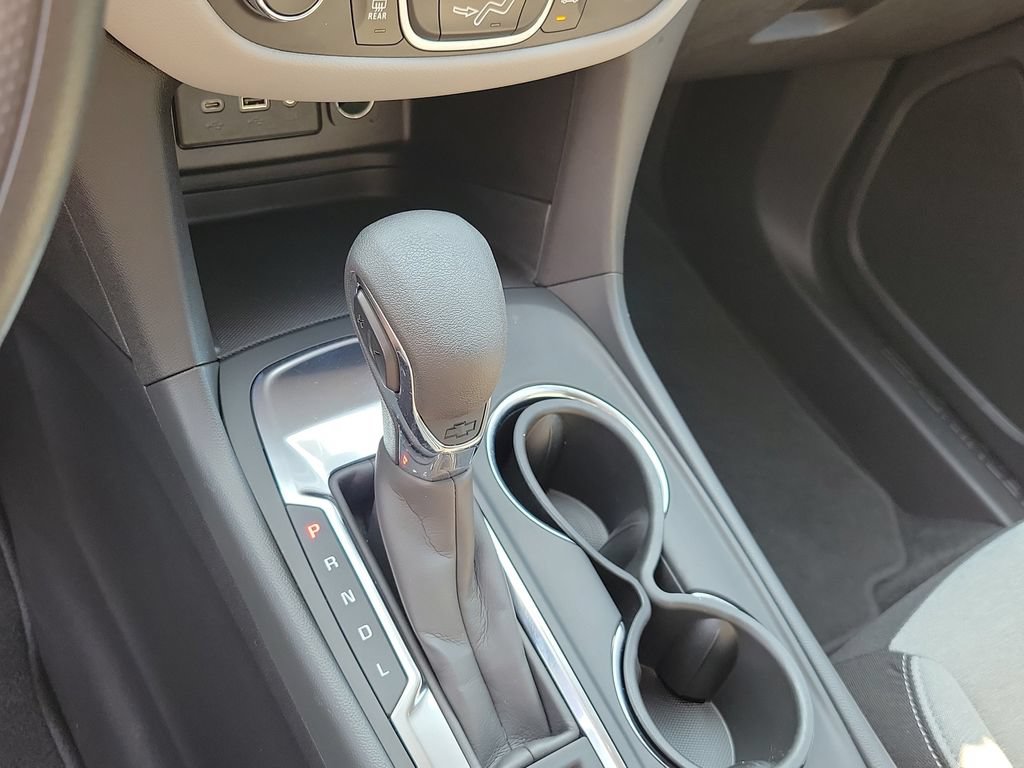 Used 2024 Chevrolet Equinox LS w/ LS Convenience Package FWD image 32