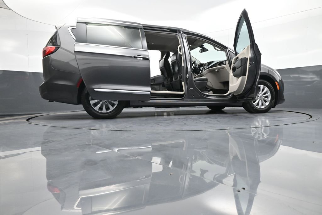 Used 2017 Chrysler Pacifica Touring-L image 48