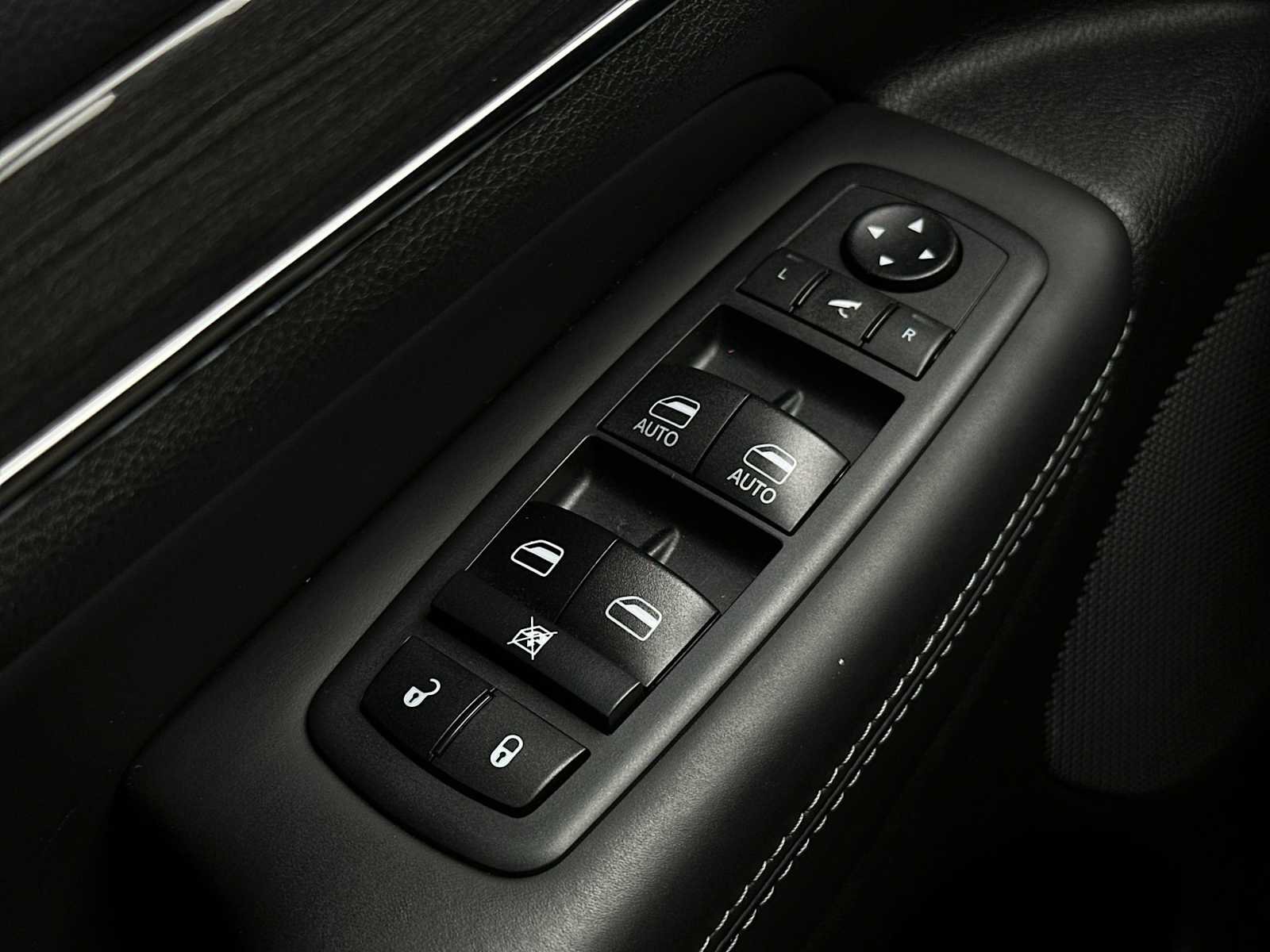 Used 2020 Jeep Grand Cherokee Overland image 15