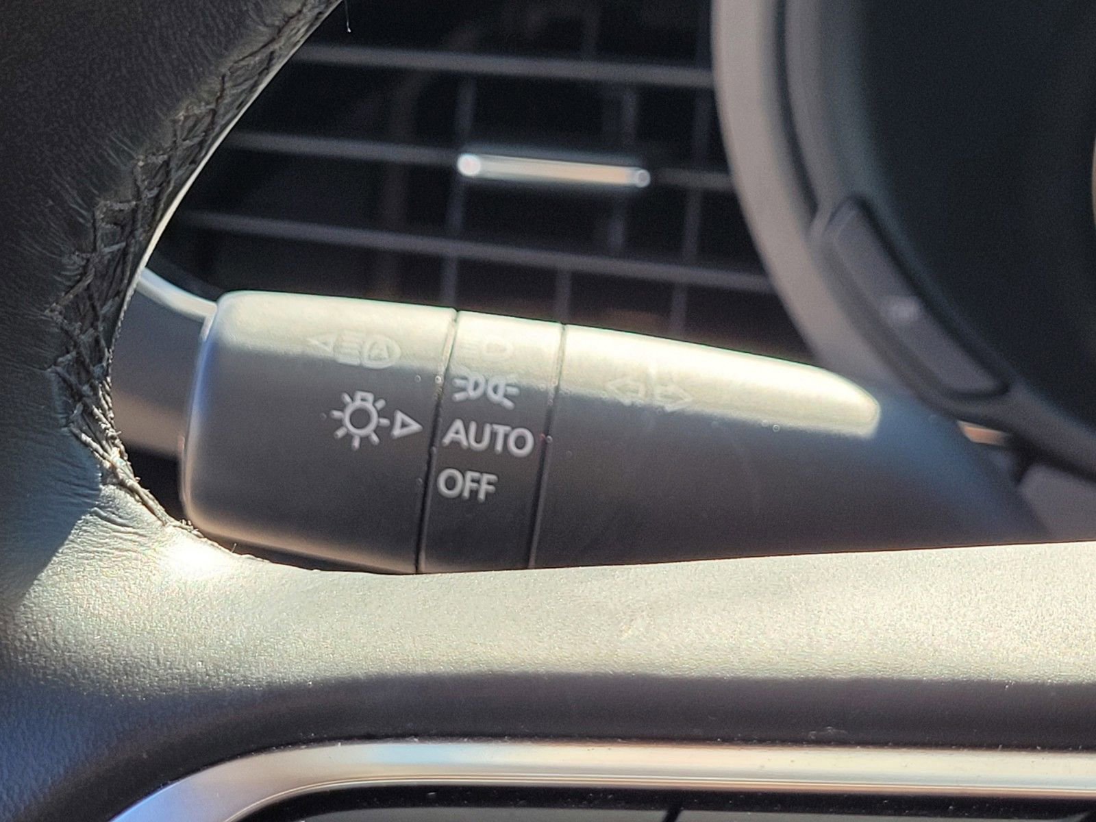 Used 2025 MAZDA MAZDA3 s image 26