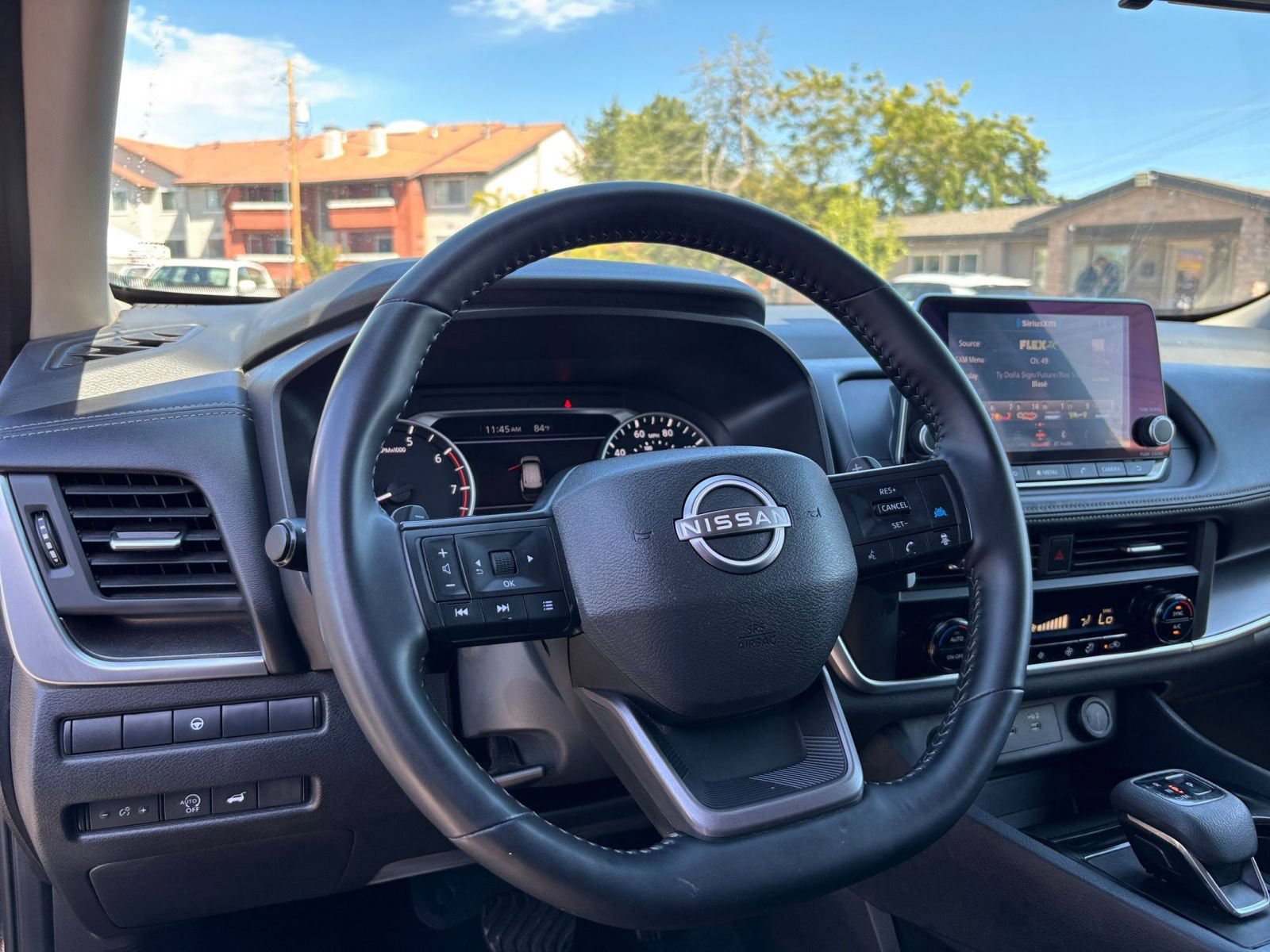 Used 2025 Nissan Rogue SV AWD/4WD image 35