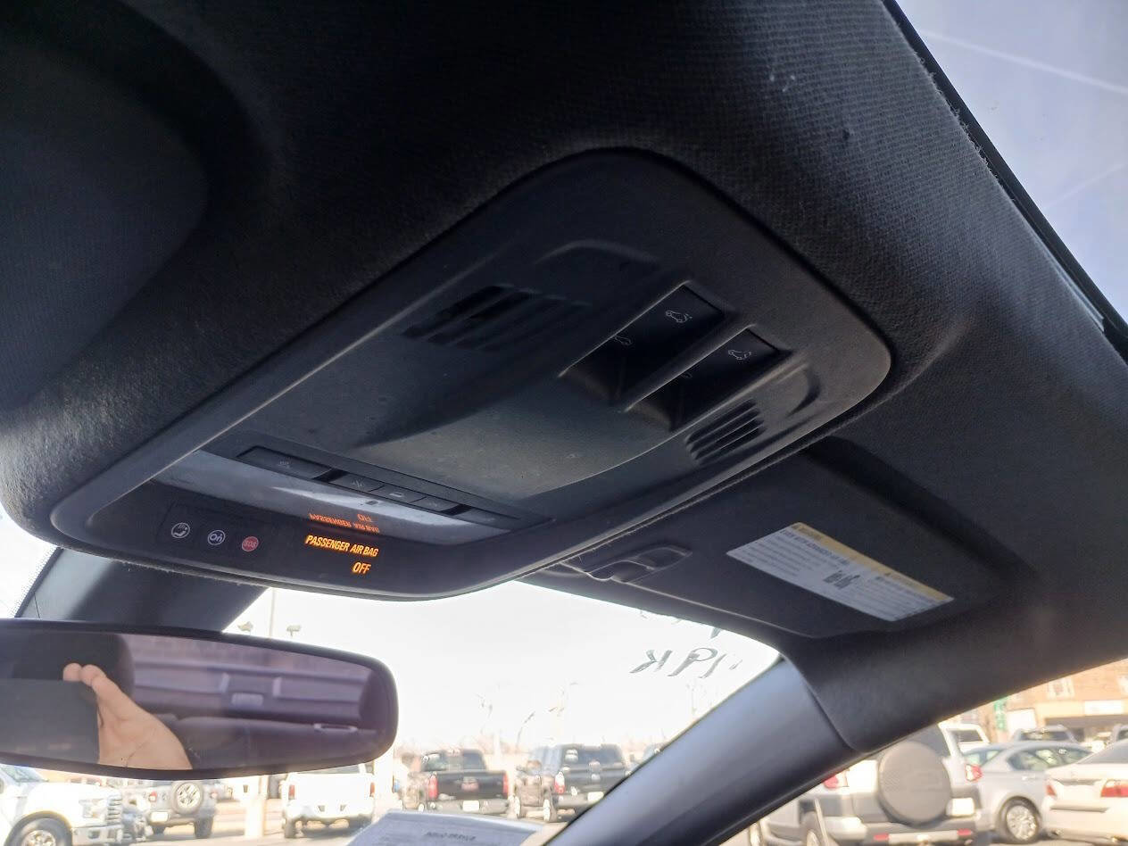 Used 2017 Chevrolet Cruze LT w/ Sun And Sound Package image 3