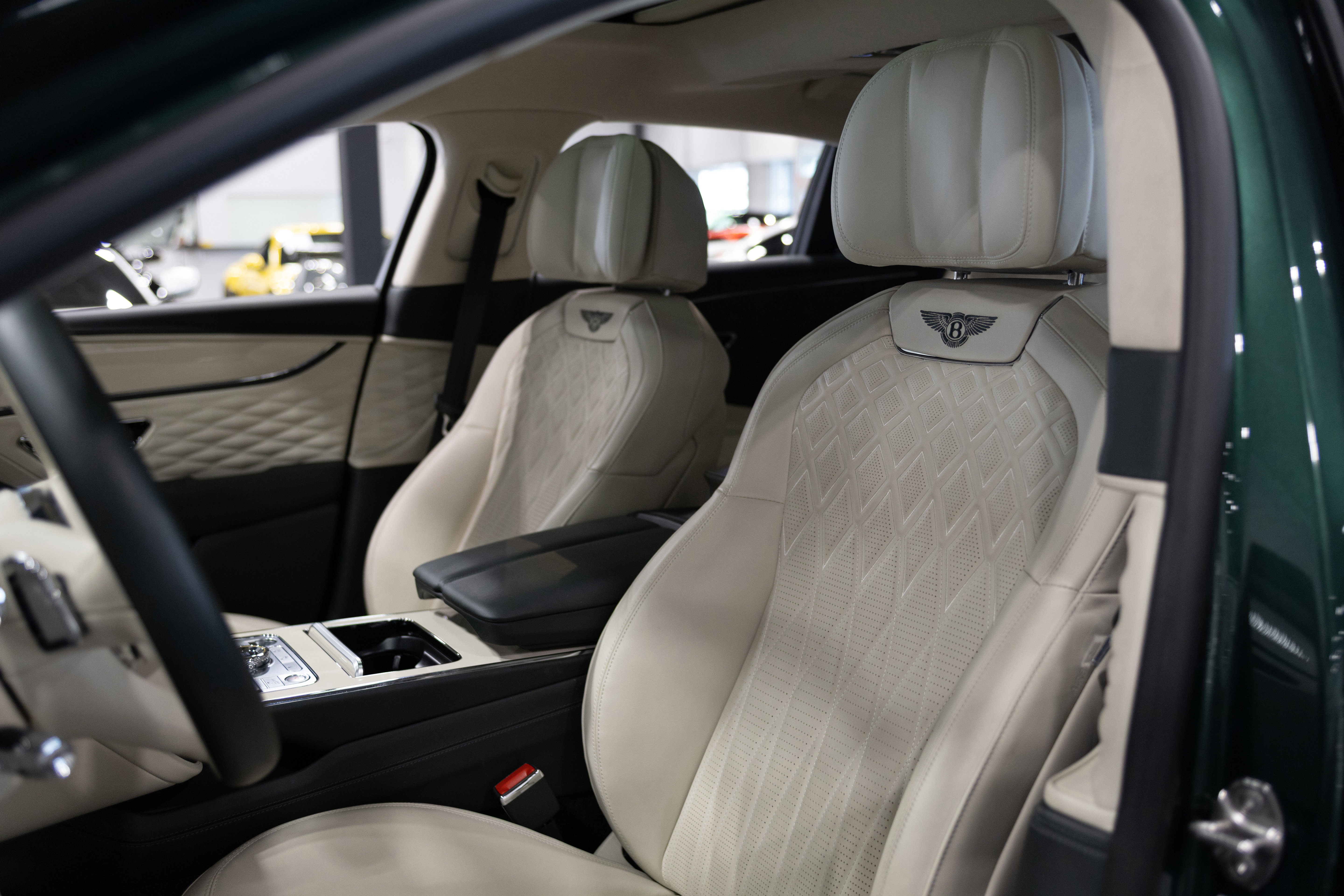 Used 2023 Bentley Flying Spur Plug-In Hybrid AWD/4WD image 14