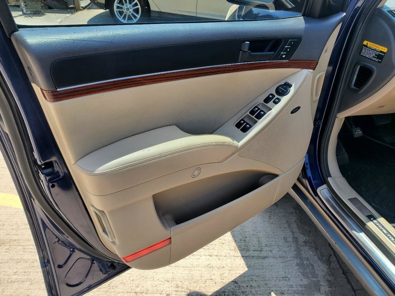 Used 2010 Hyundai Veracruz Limited w/ Navigation Pkg 3 FWD image 17