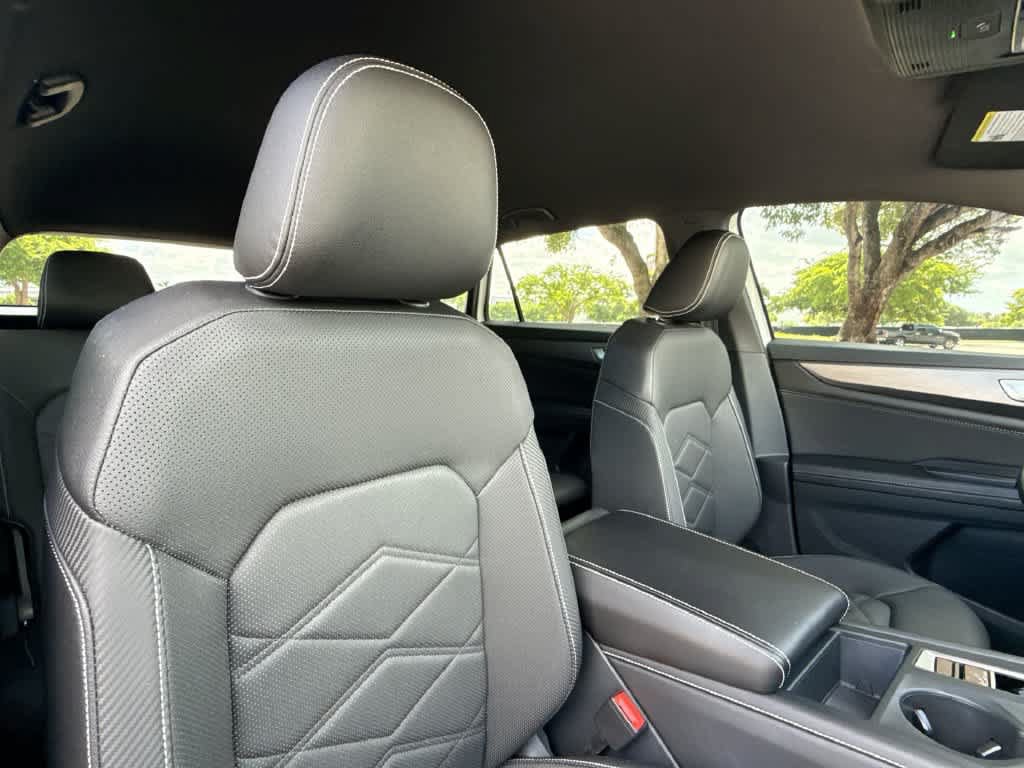 Certified 2025 Volkswagen Atlas Cross Sport SE FWD image 27