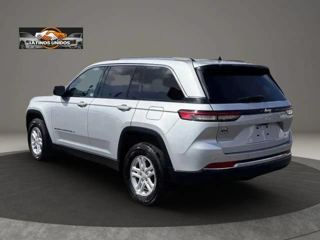 Used 2024 Jeep Grand Cherokee Laredo RWD image 4