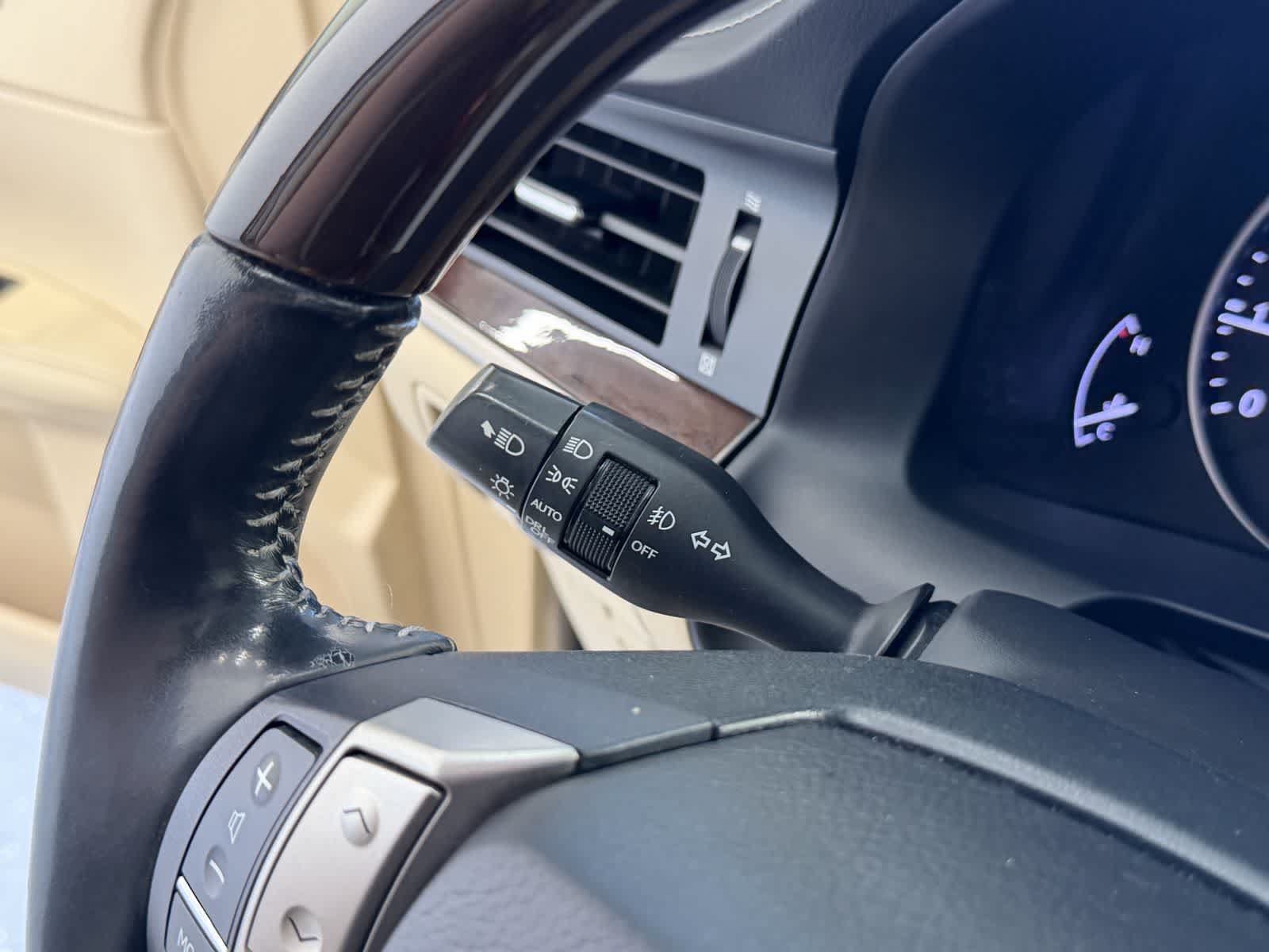 Used 2013 Lexus ES 350 w/ Luxury Pkg FWD image 16