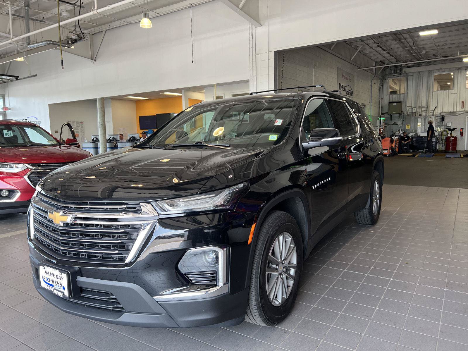 Used 2023 Chevrolet Traverse LT AWD/4WD image 4