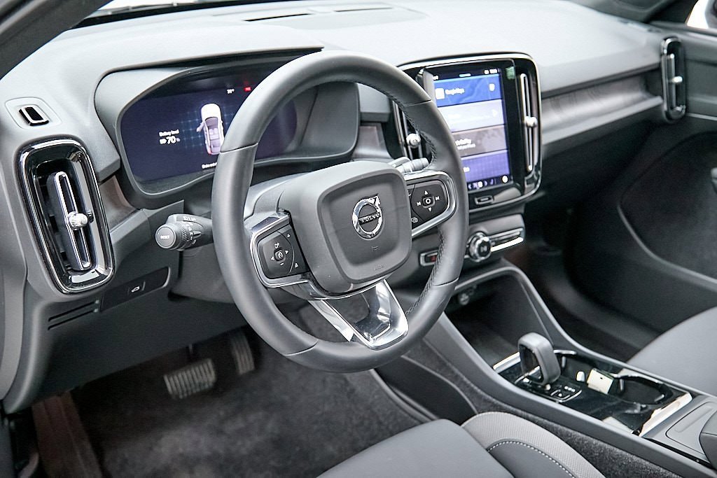 Certified 2023 Volvo C40 Recharge Core w/ Protection Package Premier image 13