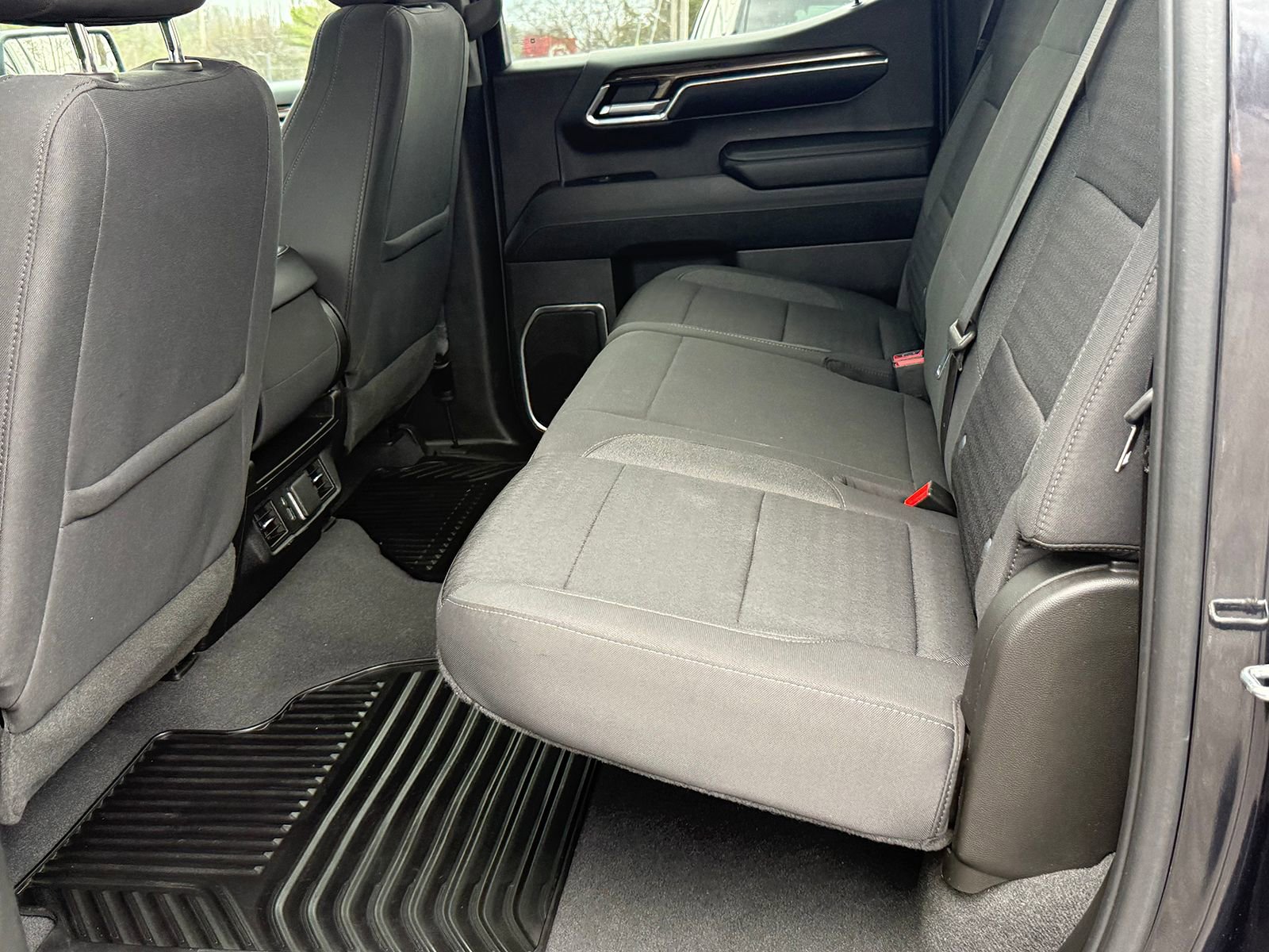 Used 2023 Chevrolet Silverado 1500 LT AWD/4WD image 19