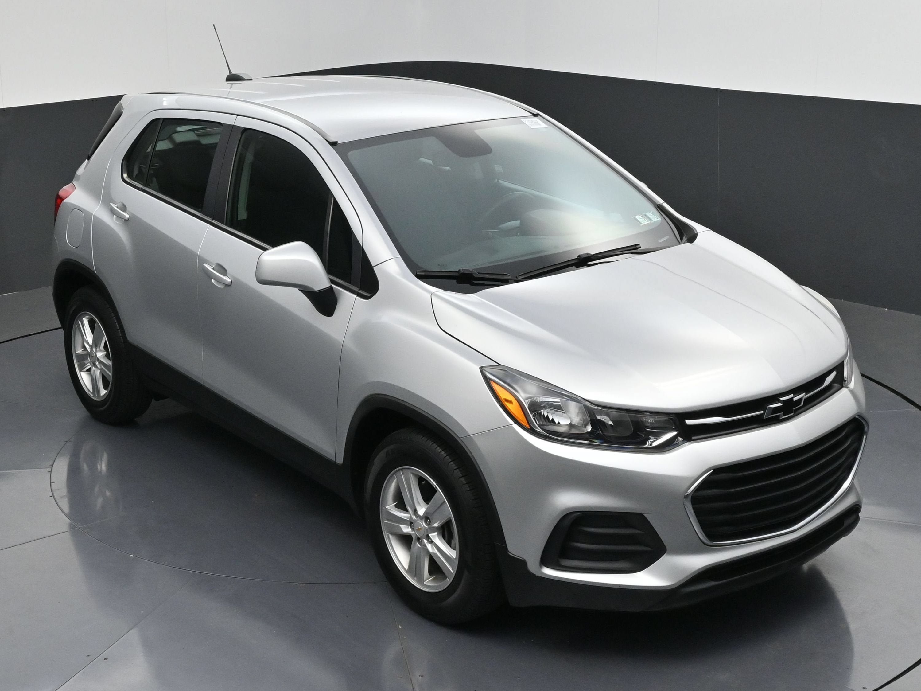 Used 2020 Chevrolet Trax LS FWD image 38