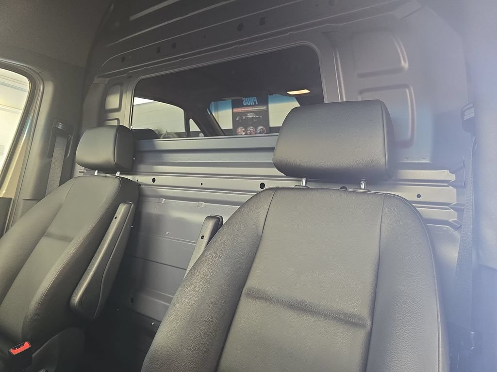 Used 2023 Mercedes-Benz Sprinter 2500 image 32