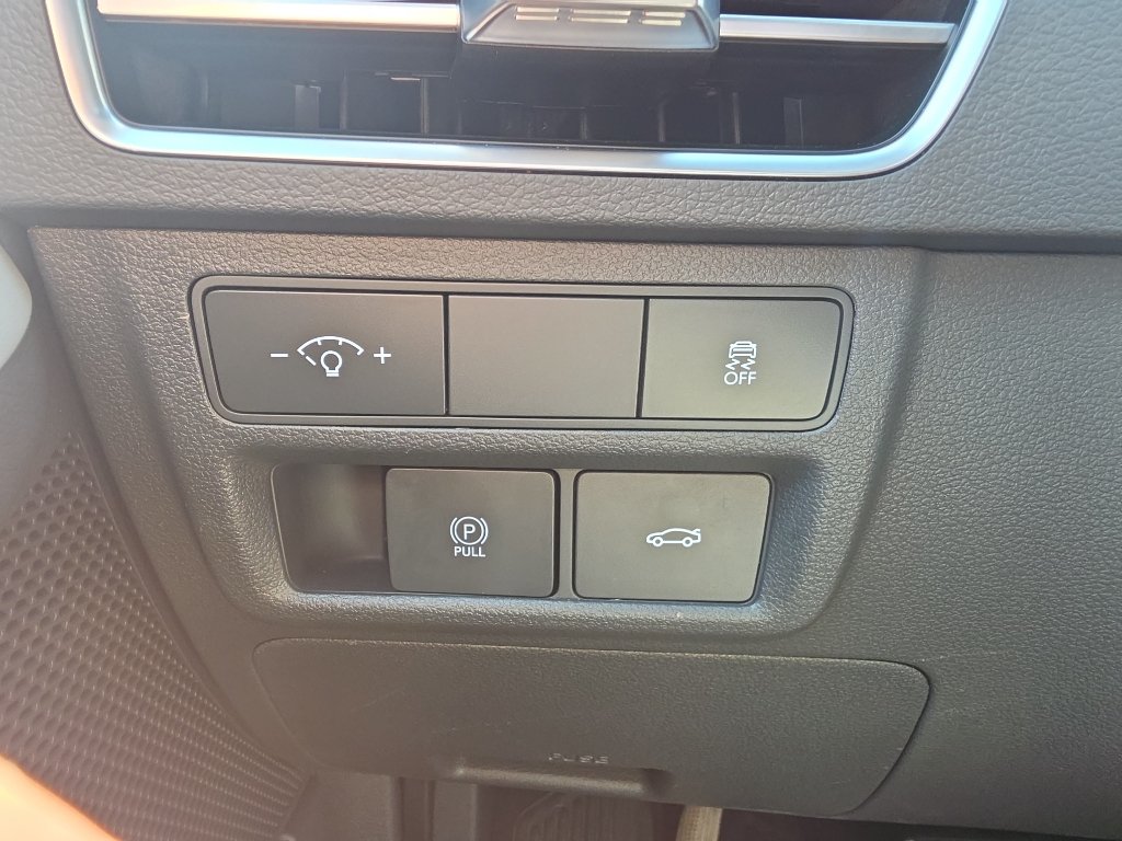 Certified 2025 Hyundai Sonata SEL FWD image 32