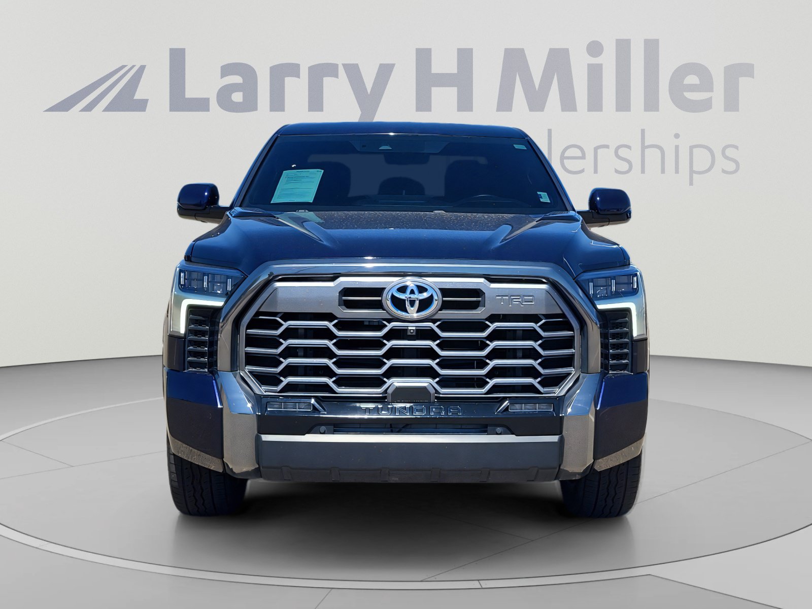 Used 2024 Toyota Tundra Platinum w/ TRD Off-Road Package AWD/4WD image 8