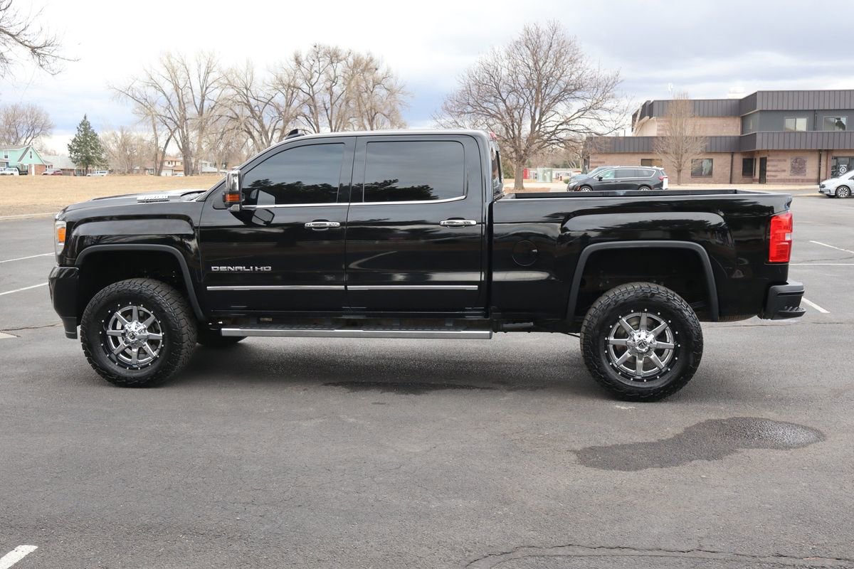 Used 2017 GMC Sierra 2500 Denali w/ Duramax Plus Package image 9