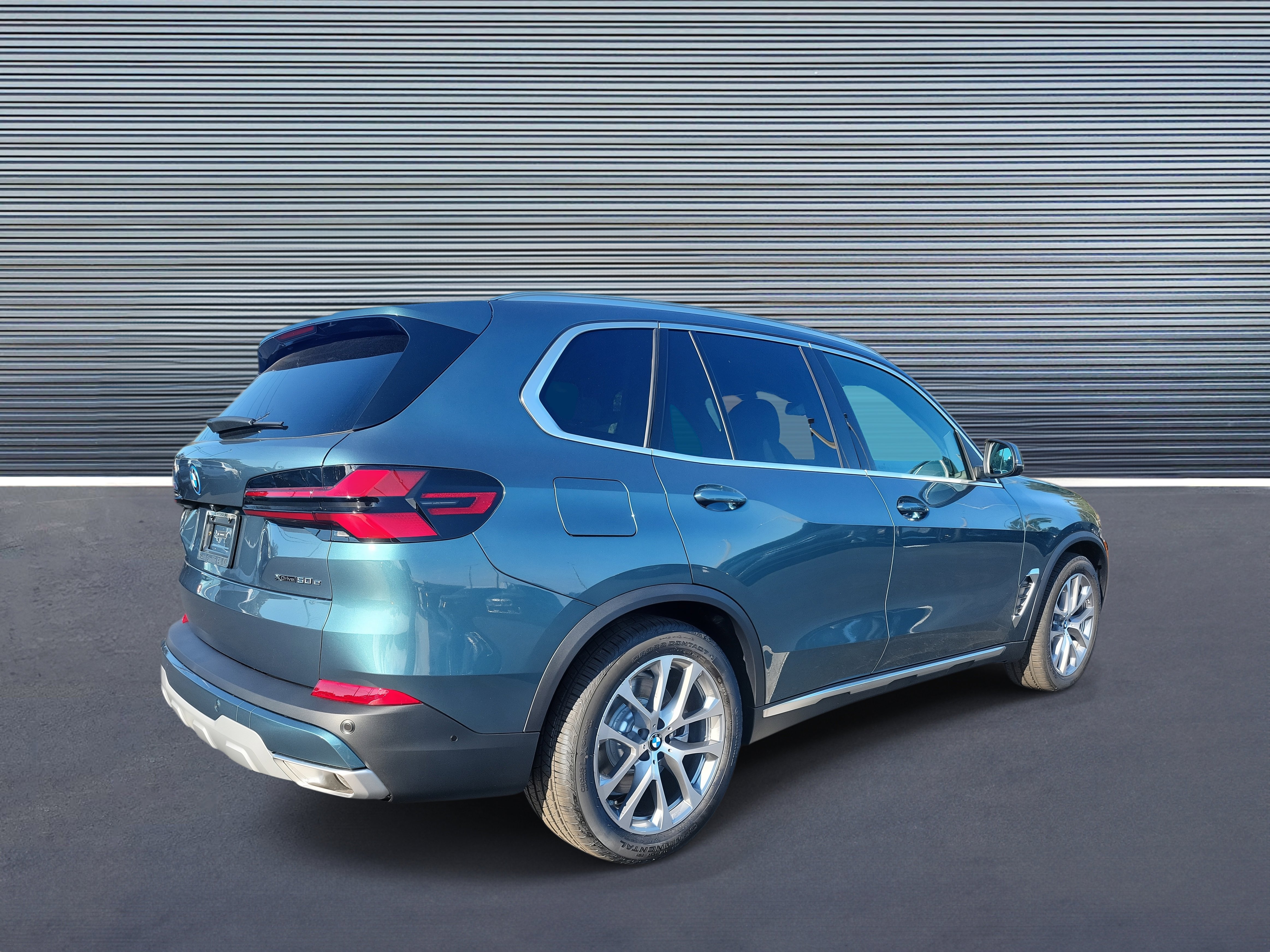 New 2026 BMW X5 xDrive50e w/ Executive Package image 3