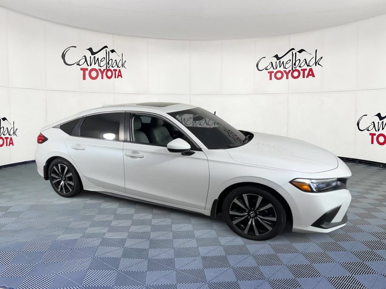 Used 2023 Honda Civic EX-L image 2